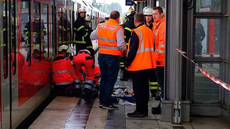 Hamburg Allermöhe Sehbehinderte Frau wird von S Bahn überrollt Unfall