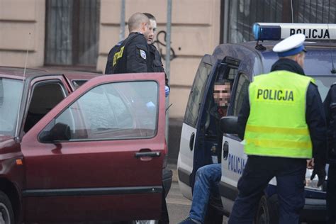 Samoch D Nie Zatrzyma Si Do Policyjnej Kontroli W Rodku Ormianin I