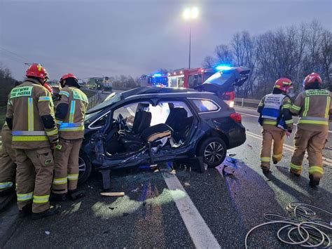 Zderzenie Samochodu Osobowego Z Ci Arowym Na Dk W Brzesku S Ranni