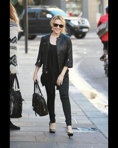 Photo Kylie Minogue Dans Les Rues De Londres Le Janvier