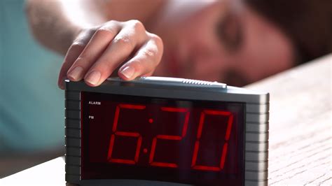 Do You Snooze Your Alarm Everyday Heres What Study Reveals About You