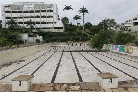 Prefeitura do Rio começa demolição de prédio da antiga Universidade