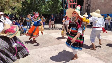 Danza De Los Viejos Locos En La Feria Del Quinto Viernes De Atliaca