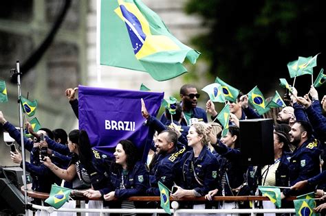 Cerimônia de abertura temporal e gafe dá início aos Jogos Olímpicos