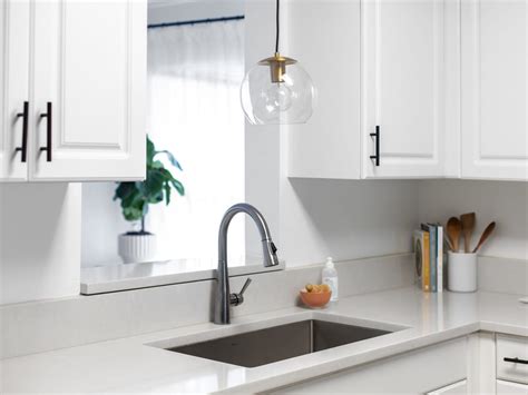 Single Pendant Lighting Over Kitchen Sink – Things In The Kitchen