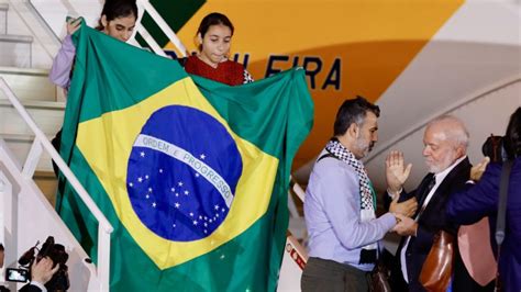 Lula Recebe Brasileiros Repatriados Da Faixa De Gaza