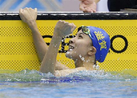 成年女子100メートルバタフライで優勝。200メートル個人メドレーとの2冠を達成し喜ぶ大橋 ― スポニチ Sponichi Annex スポーツ