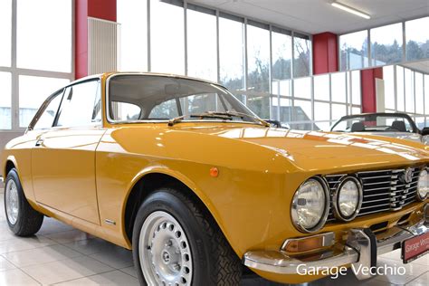 Alfa Romeo Gt Veloce Giallo Ocra April Garage Vecchio