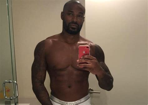Shirtless Tyson Beckford Grabs His Huge Eggplant In Hot Mirror Selfie