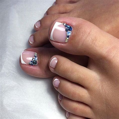 French Toenail Art Rhinestone Pretty Toe Nails Nails Design With Rhinestones Toe Nail Designs