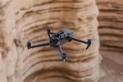 大疆发布首款三摄航拍无人机DJI Mavic 3 Pro航拍正式进入多焦段时代 DJI 大疆创新