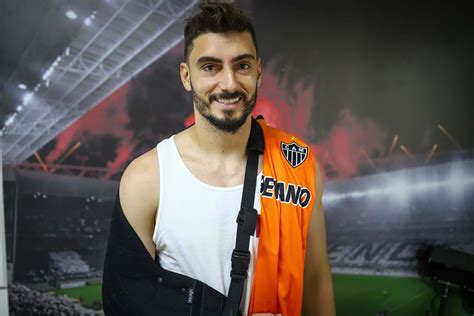 Rafael passará por cirurgia no ombro Clube Atlético Mineiro