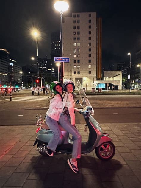 Pin van Clarissa Capuzzi op scooter in 2024 Foto ideeën Foto