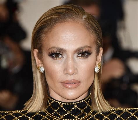 Bronze Eye Make Up Completely Stole The Show At This Years Met Gala