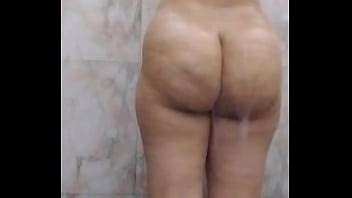 Caliente desi novia grandes tetas naturales digitación en el baño XVIDEOS