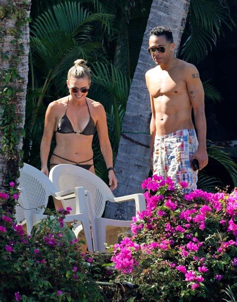 Amy Robach And T J Holmes Share Poolside Kiss During Mexican Getaway