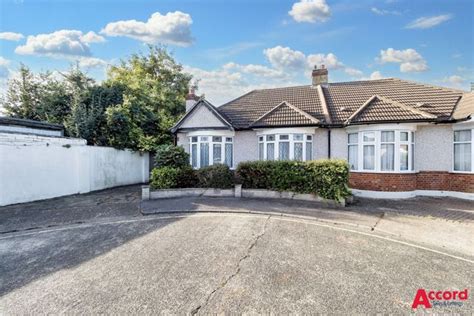 Mcintosh Close Romford Rm1 3 Bedroom Semi Detached Bungalow For Sale