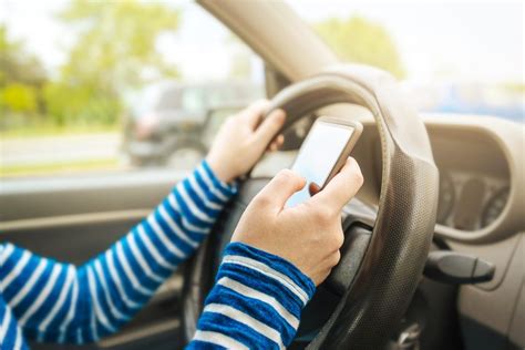 6 Driving Distractions To Avoid On Mississippi Roads Driving Habits Distracted Driving New