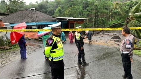 Banjir Bandang Di Lereng Semeru Jembatan Penghubung Malang Lumajang