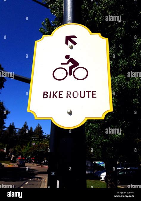 Bike route sign Stock Photo - Alamy