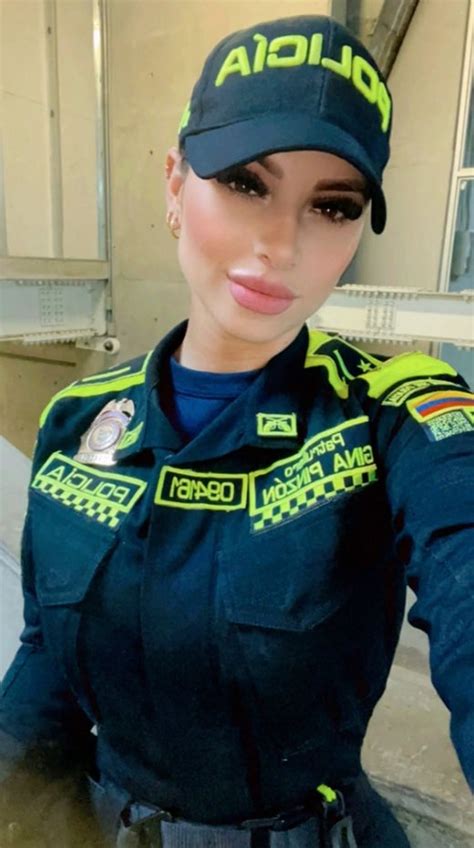 Female Police Officer From Colombia Goes Viral On Tiktok The Independent