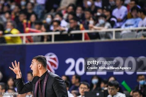Head Coach Shirelijan Muxtar L Of Nanjing Monkey Kings Gestures News