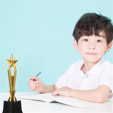 TROPHÄENPOKAL FÜR DEN Kindergarten Fußball Medaillen Tennis Trophäe