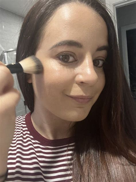 How To Contour Natural Non Stripy Looking Contour With Your Fingers In