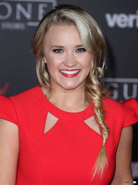 12 10 16 Rogue One A Star Wars Story Premiere 070 Emily Osment