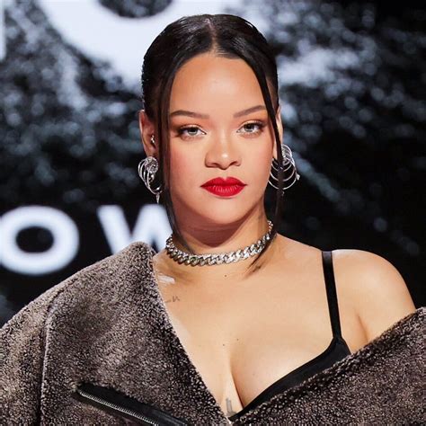 Rihanna Becomes Most Followed Woman On Twitter