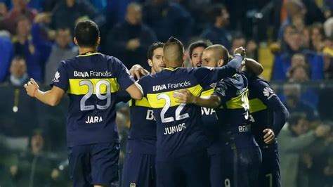 Boca Juniors aprovecha tropiezo de River Plate y se afianza como líder