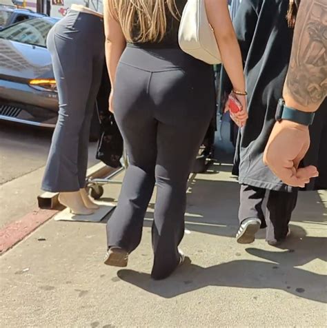 Latina In Black Leggings And Vtl Oc Spandex Leggings Yoga Pants