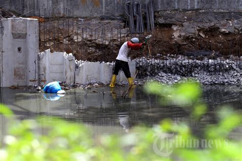 Revitalisasi Anak Kali Ciliwung Cegah Banjir Foto