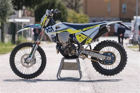 Blackbird Racing Colora Le Moto Del Trofeo Enduro Husqvarna Solo Enduro