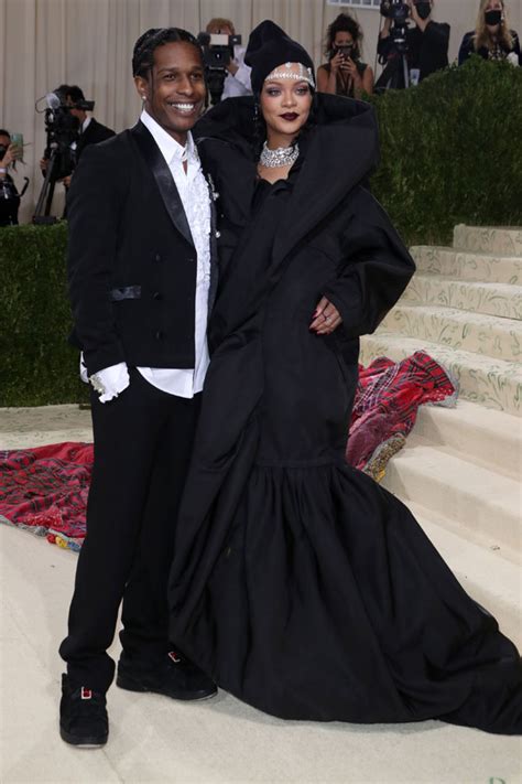 Rihanna’s Met Gala 2021 Dress: Walks Carpet With A$AP Rocky — Photo ...