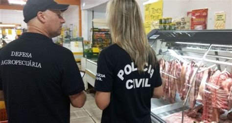 Pol Cia Apreende Tonelada De Alimentos Estragados Em Mercado