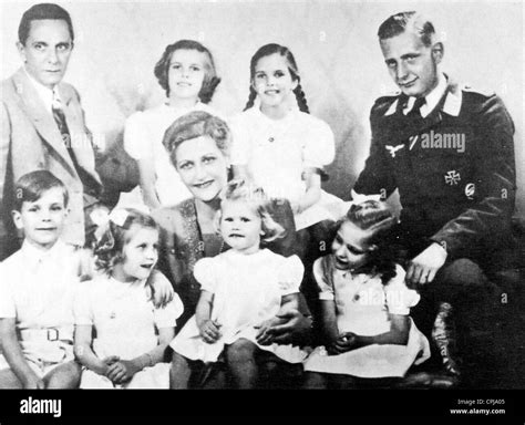 Empire Minister Dott Josef Goebbels Con La Sua Famiglia 1942 Foto