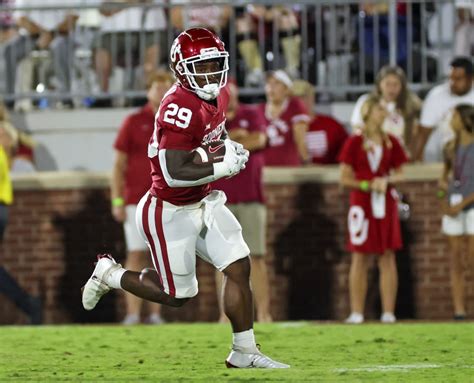 How Oklahoma Rb Tawee Walker Overcame Hard Times And Embraced Hard