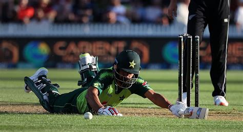 Mohammad Hafeez Has To Put In A Dive To Get To Safety Espncricinfo