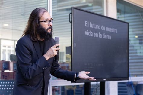 El futuro de nuestra vida en la tierra geógrafo Marcelo Lagos dicta