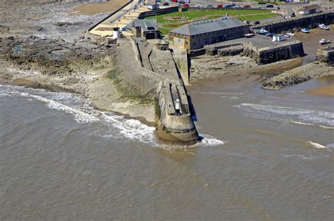 Porthcawl Breakwater Light Lighthouse in Porthcawl, WA, United Kingdom - lighthouse Reviews ...