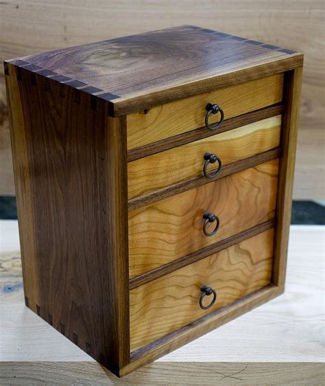 Small Tool Chest - Woodworking Project by Manitario - Craftisian