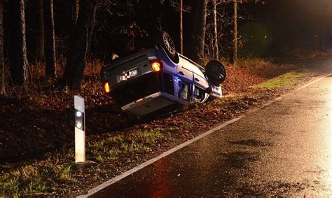 Schlo Holte Stukenbrock Unfall Mit Zwei Verletzten Auf Der