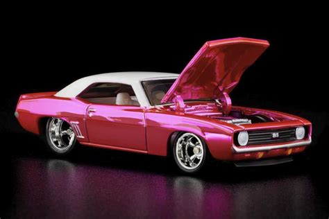 Hot Wheels Rlc Exclusive Chevy Camaro Ss Spectraflame Pink October Exterior