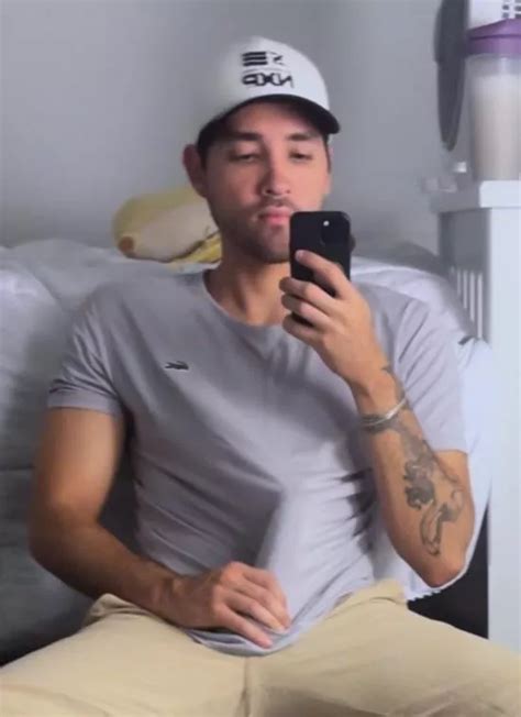 Come Sit Nudes Cockoutline Nude Pics Org