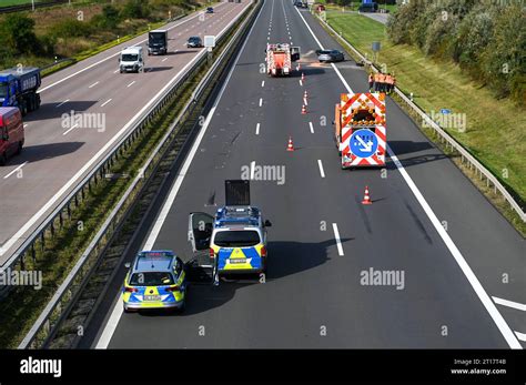 A Leipzig Ein Verletzter Nach Unfall Zwischen Auto Und Transporter