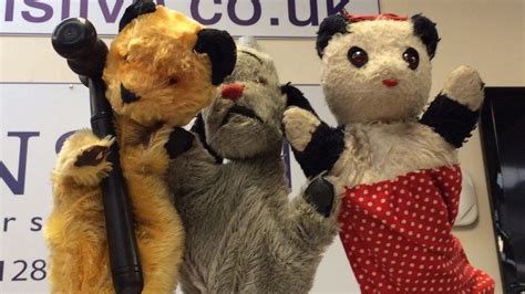 Vintage Sooty puppets set to sweep Derbyshire auction - BBC News