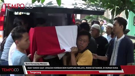 Isak Tangis Pecah Saat Jenazah Korban Bom Kampung Melayu Tiba Di Rumah