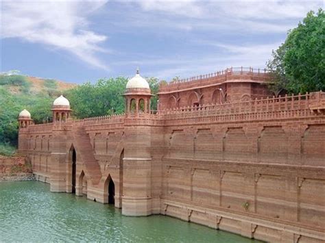 Bal Samand Lake Palace In Jodhpur Indian Holiday