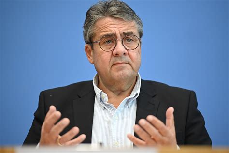 Sigmar Gabriel Im Interview Trump Ist Nun Mal Verhaltensoriginell